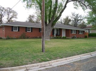 1302 W Avenue B, Lampasas, TX 76550