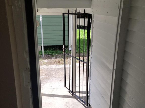 2nd image of 3705 General Taylor St APT B