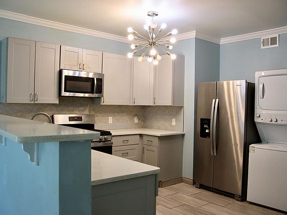4th image of 1612 S Avenue M