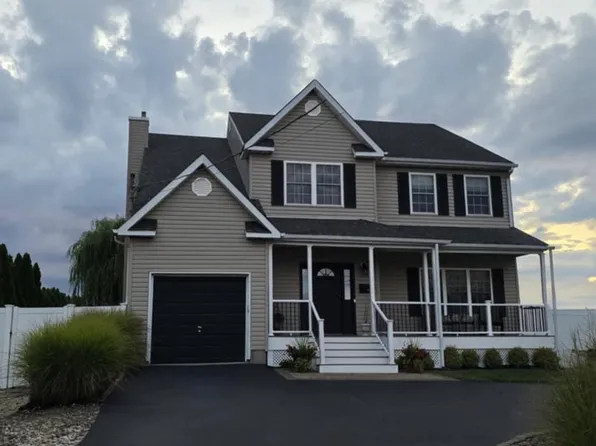 106 Surf Road, Lindenhurst, NY 11757