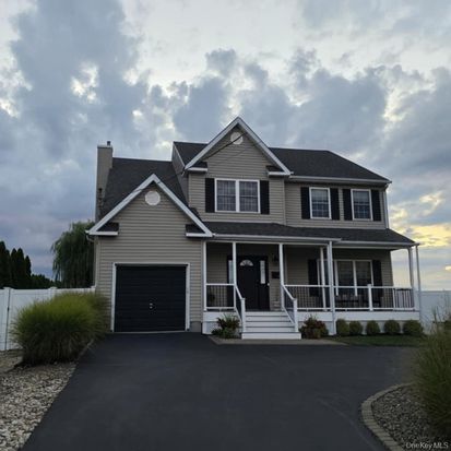 106 Surf Road, Lindenhurst, NY 11757