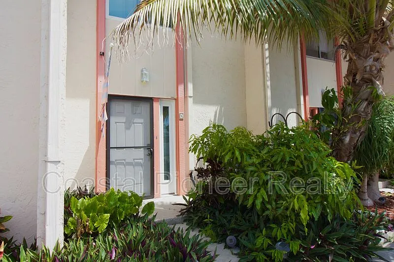 2 bed, 1.5 bath, 1195 sqft, $1,795 — Photo 1