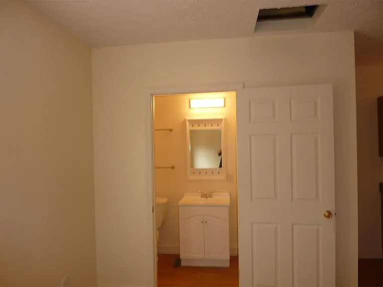 308 E Main St — Photo 7