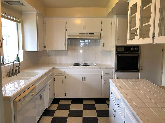 4th image of 746 Cordova St