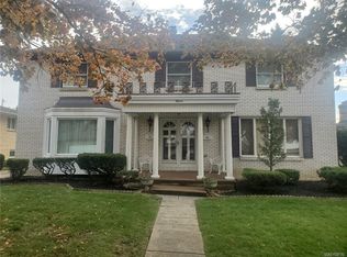 15 Villa Moraine Dr, Cheektowaga, NY 14225
