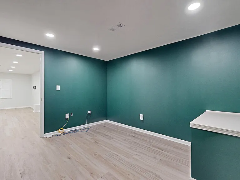 2437 Sir Barton Ln — Photo 32