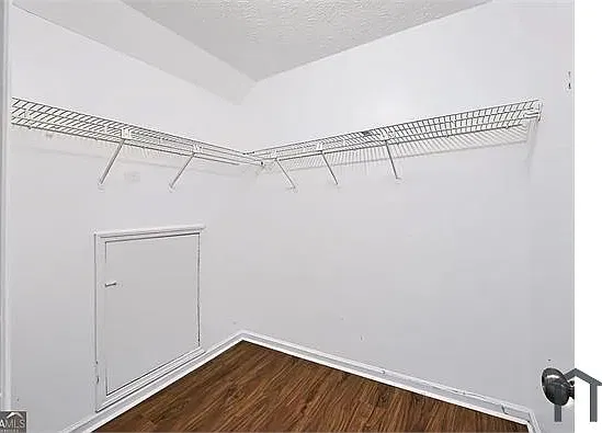 5 bed, 2720 sqft, $3,125 — Photo 4