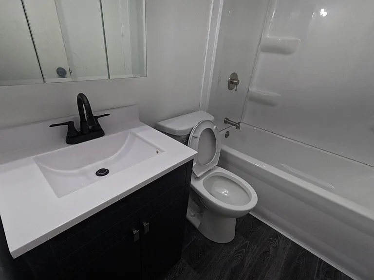 724 E Lawrence St — Photo 12