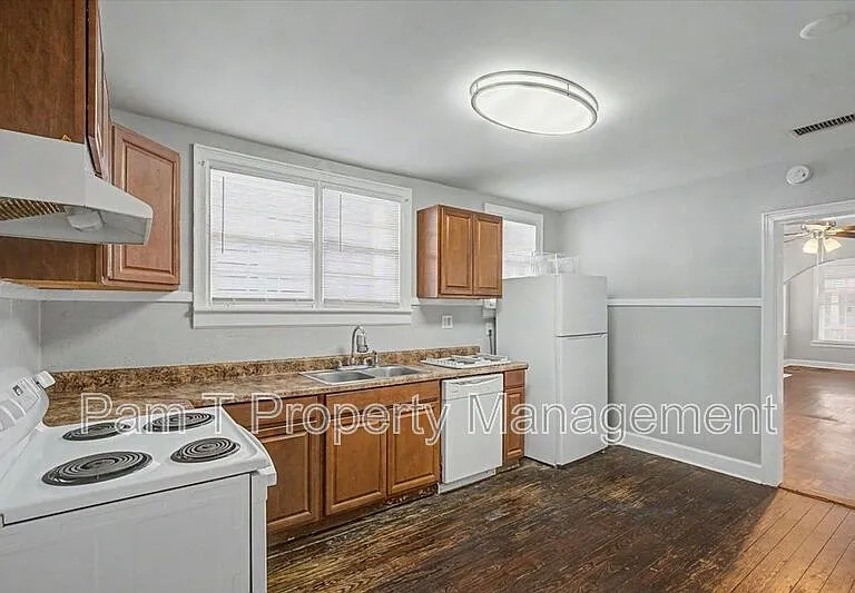 633 W 35th St — Photo 10