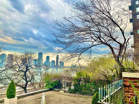 Rented by Bond New York | media 3