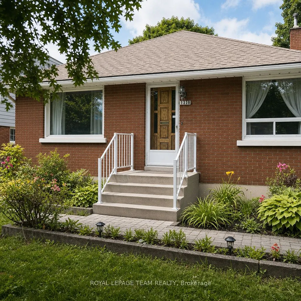 4 bed, $2,900 — Photo 1