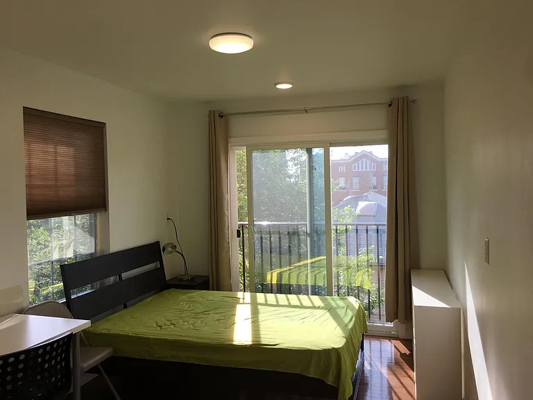 85 Romaine Ave — Photo 3