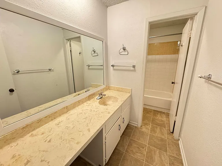 1006 Eastside Dr — Photo 12