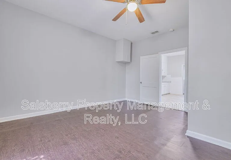 107 Windsor Ct — Photo 18