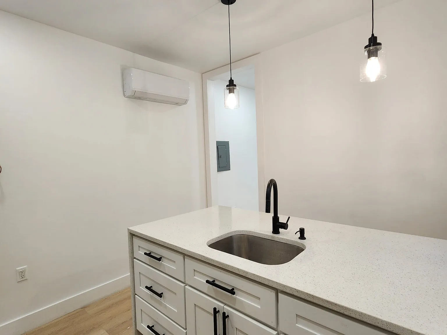 2 bedroom 2 bathroom — Photo 2