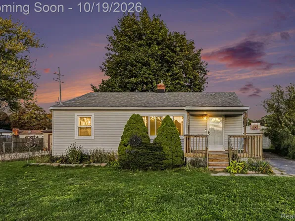 2024 Crescent Lake Rd, Waterford, MI 48329