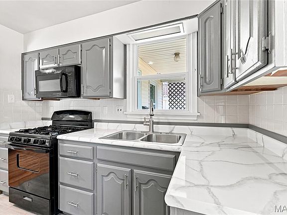 2nd image of 1305 Washington St