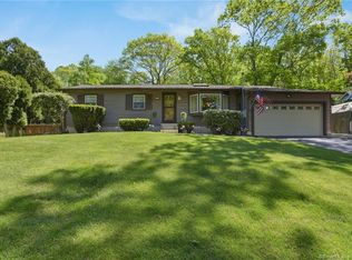 40 Carriage Hill Dr E, Niantic, CT 06357