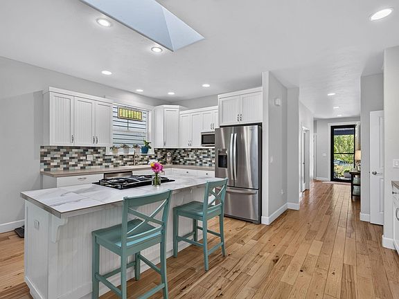 3rd image of 61057 SE Ruby Peak Ln