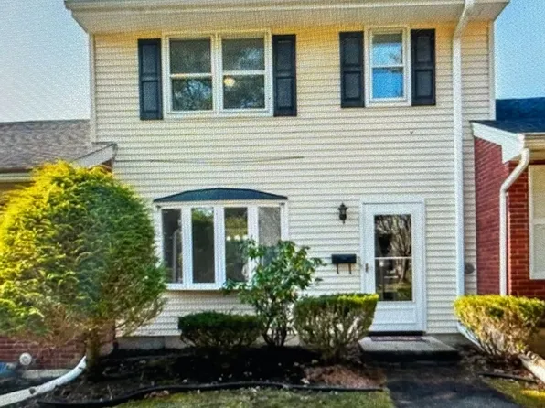 165 Hague Blvd #B, Glenmont, NY 12077