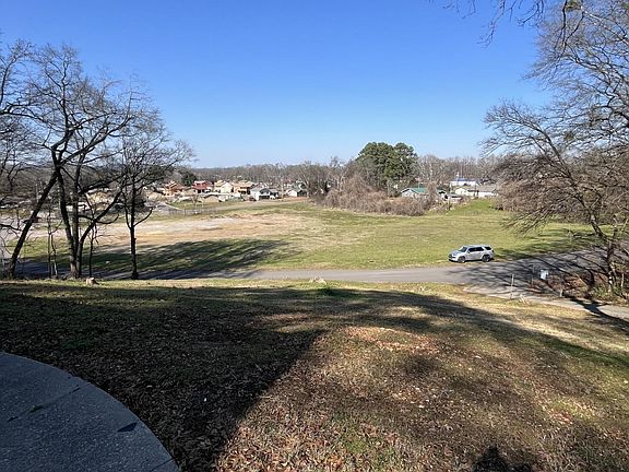 3rd image of 1217 Club House Rd