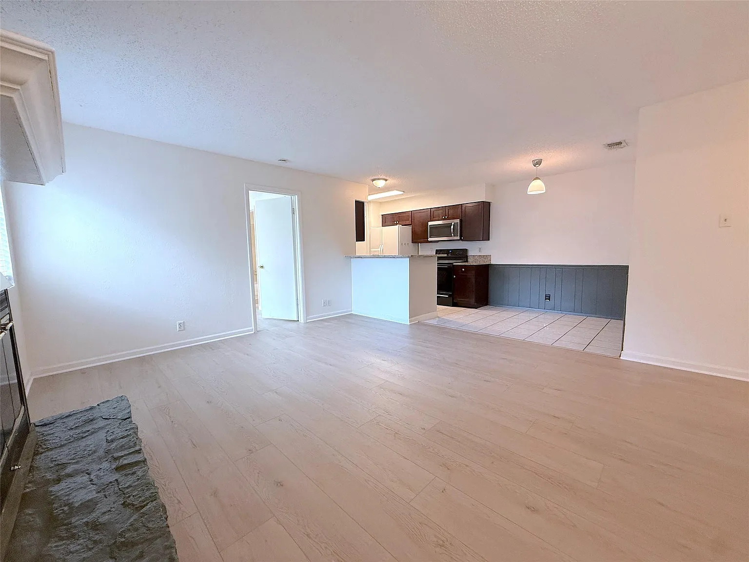 3 bed, 2.0 bath, 957 sqft, $1,825 — Photo 1
