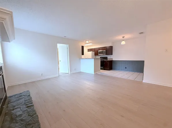 9900 Hundred Oaks Cir #A, Austin, TX 78750