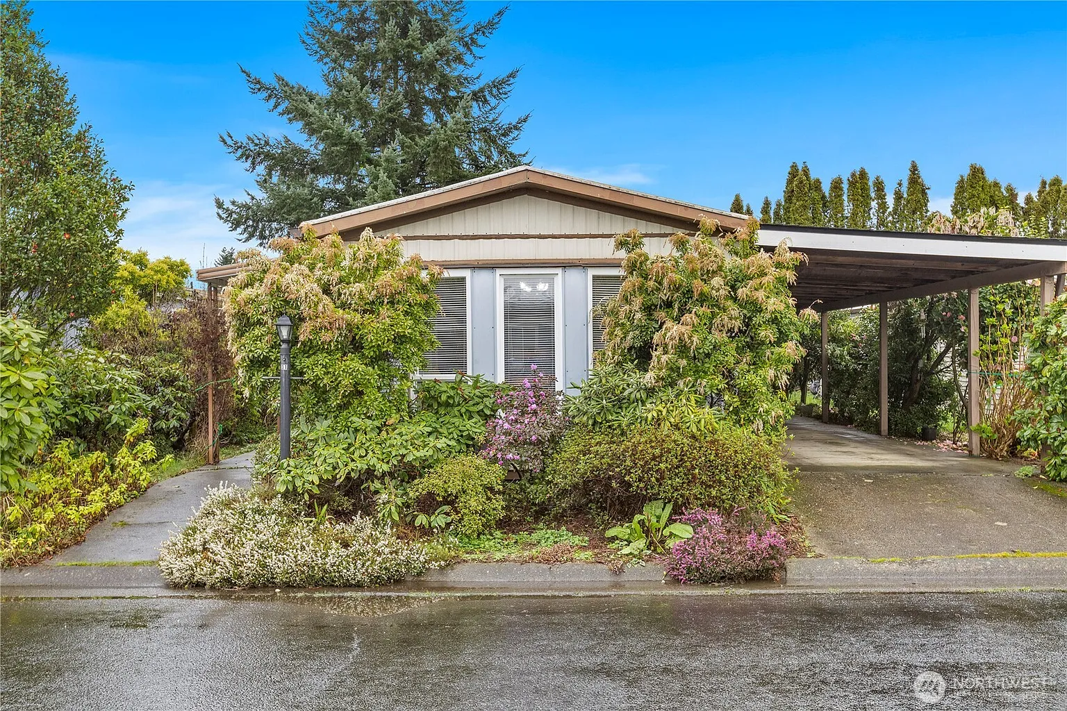 725 37th Street SE #31 photo 1