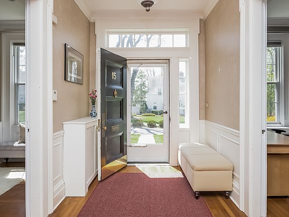 4th image of 15 Manor Dr