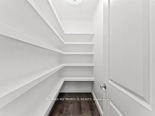 925 Lakewood Cres — Photo 14