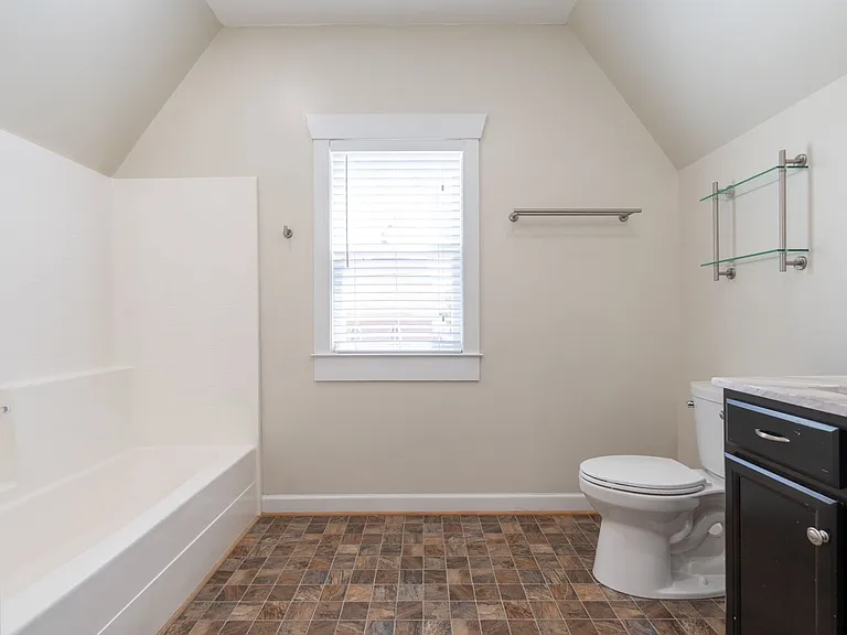 1400 Goodman St — Photo 25