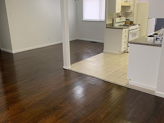 5th image of 830 Campion Ln