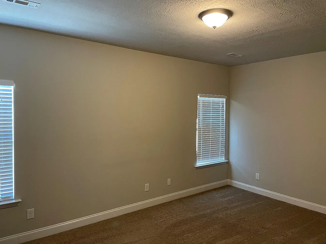 4 bed, 1672 sqft, $1,950 — Photo 4
