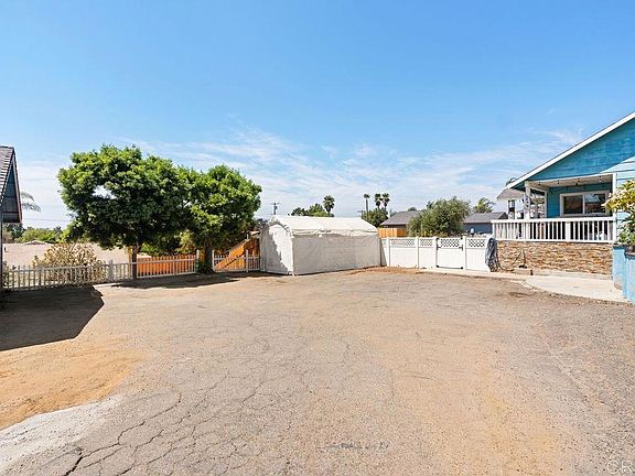 5th image of 1422 E Fallbrook St