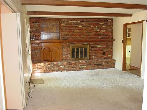 3rd image of 2110 Briarwood Blvd