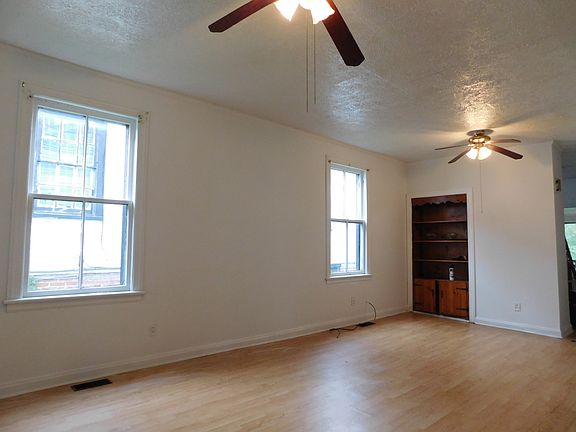 3rd image of 204 Wadsworth St