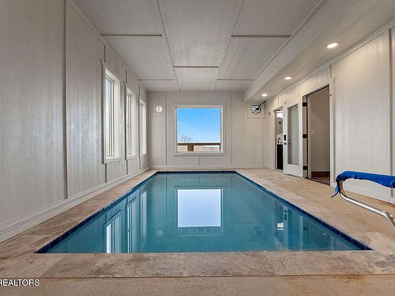 4th image of 1567 Rainbow Ridge Way