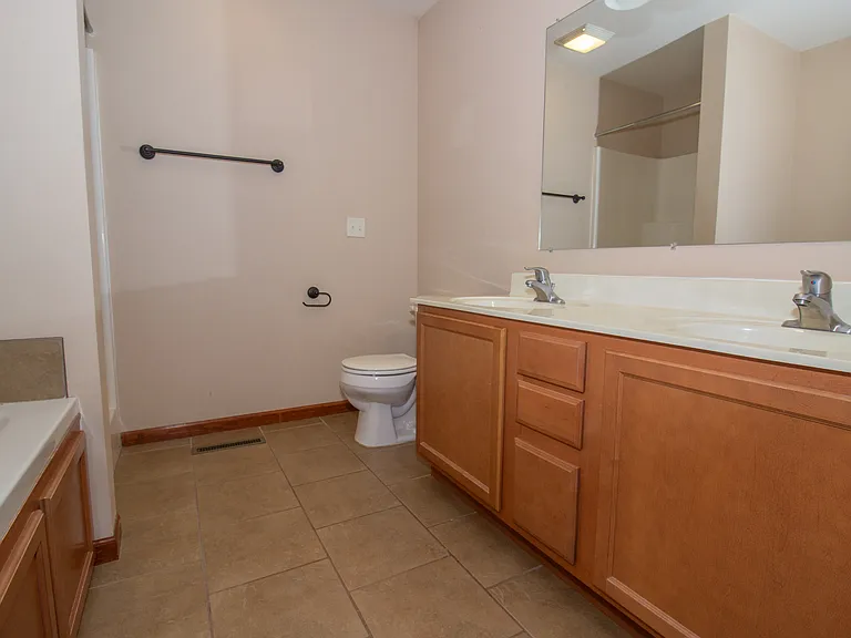 22039 Harlan Ln — Photo 11
