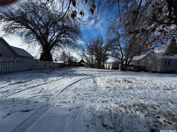 1521 103rd STREET, North Battleford, SK S9A 1L6