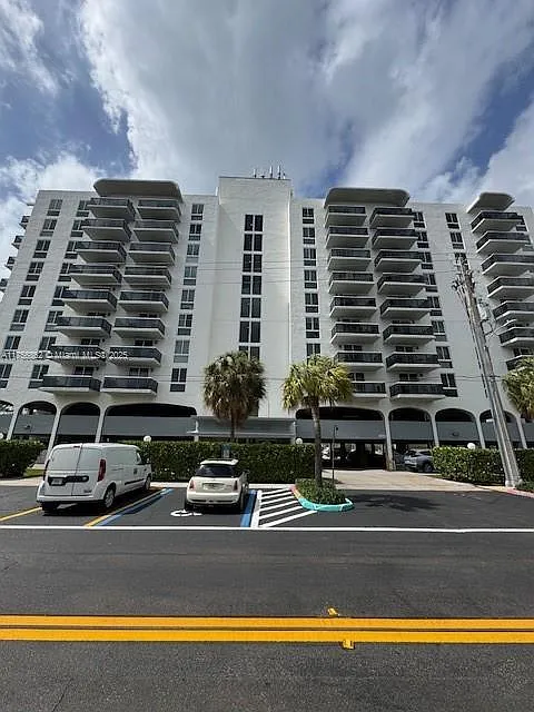 Building Photo - 7928 West Dr #304