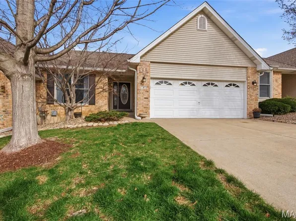 4 McKinley Pointe Ct, Saint Charles, MO 63301