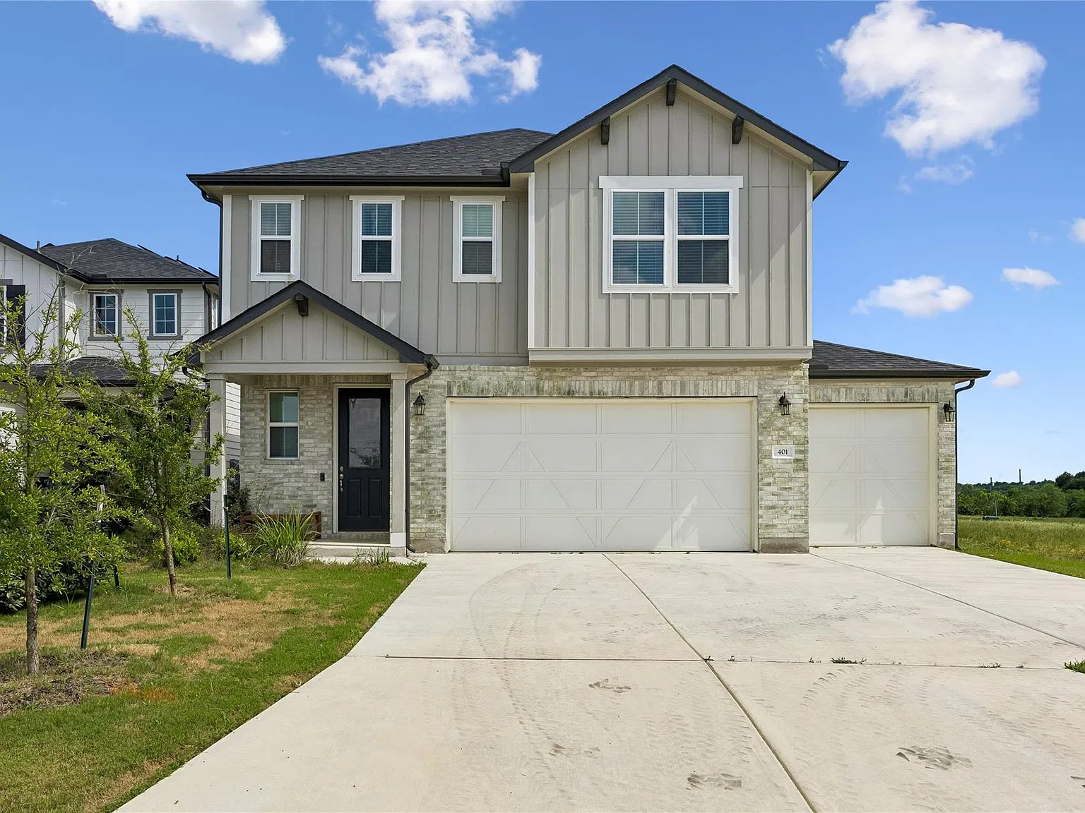 4 bed, 2.5 bath, 2496 sqft, $2,150 — Photo 2