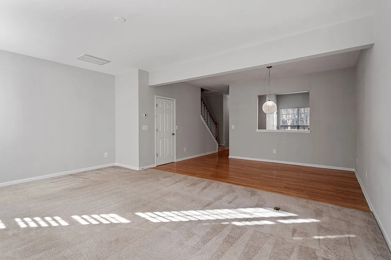 3 bed, 2160 sqft, $1,950 — Photo 4
