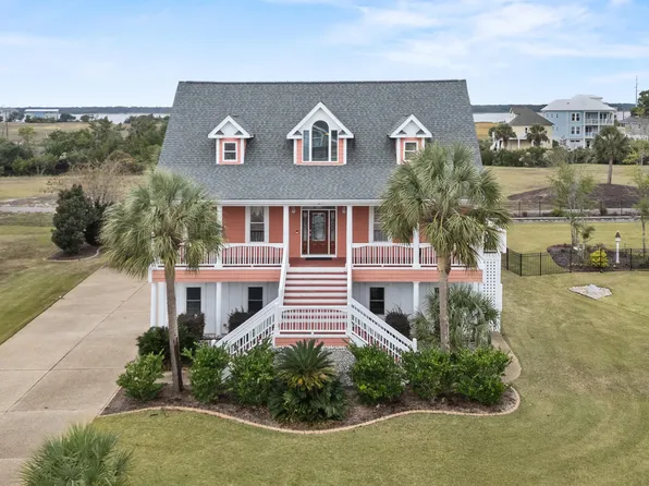 8222 Lakeview Drive, Wilmington, NC 28412