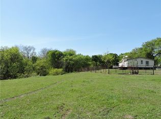 1566 Holder Rd #B, Waxahachie, TX 75165