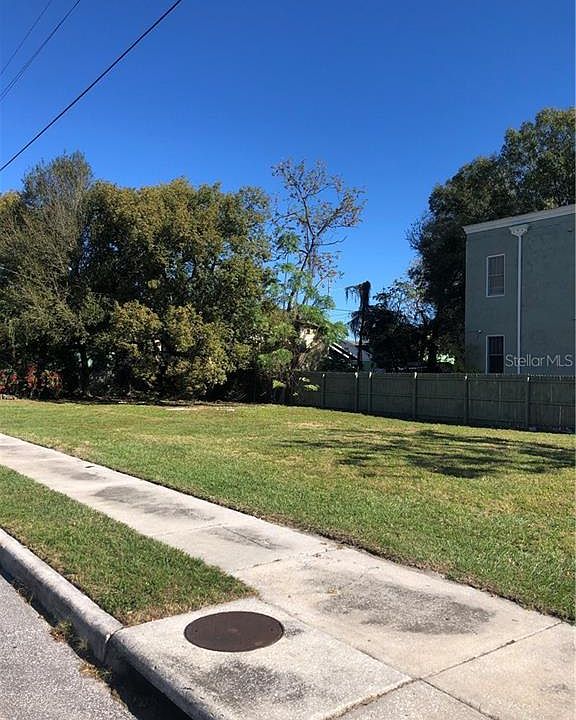 2nd image of 1202 E Columbus Dr