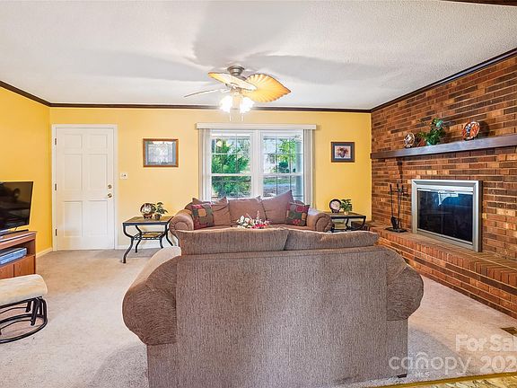 5th image of 4321 Bedfordshire Dr