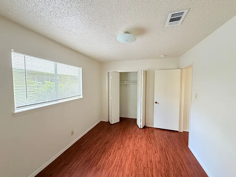 5206 Village Trl — Photo 20
