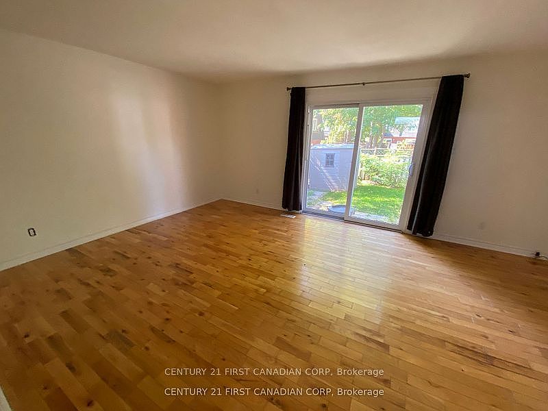 London Townhouse for rent - 3 Bedrooms — photo 16