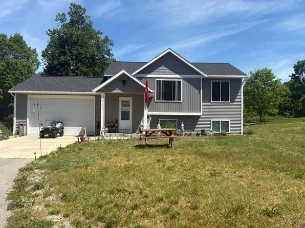 6855 Dale Ct, Fennville, MI 49408